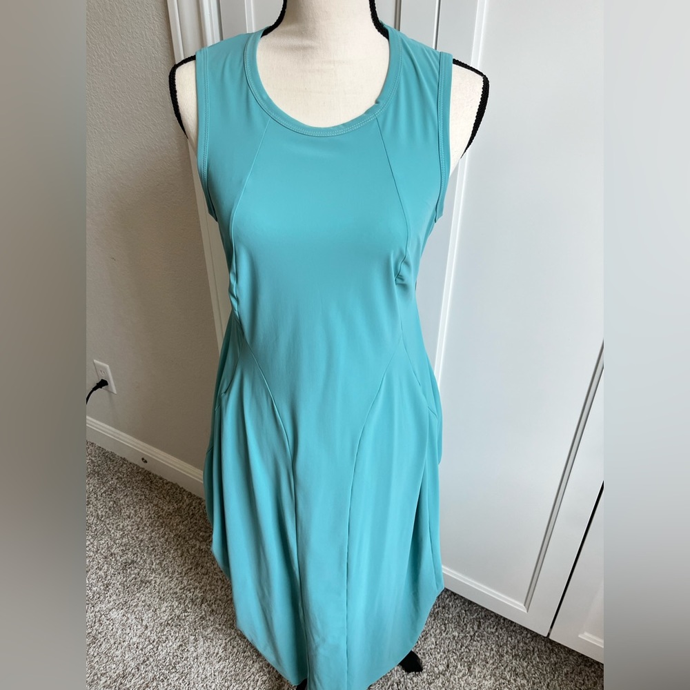 High Tech summer dress with pockets. NWOT. Size L. Lots of details